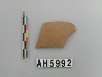 藏品(灰色夾砂素面陶)的圖片